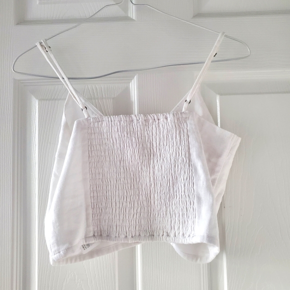 Abercrombie and Fitch White Crop Top - Picture 2 of 3
